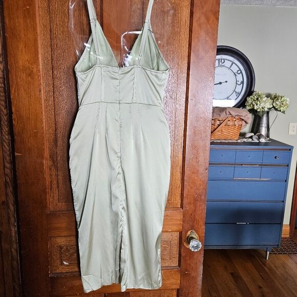 ZAFUL Sage Green Silky Bustier Corset-Style Deep V Midi Dress Women’s Large NWT - Picture 2 of 9